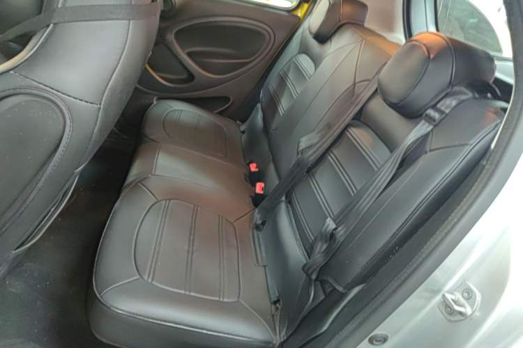Used smart forfour 2016 1.0L 52 kW Dynamic Edition Left Rear Seat
