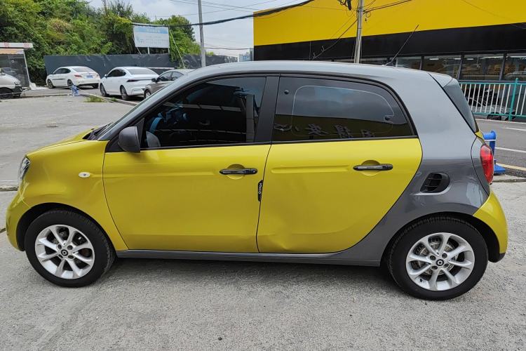 Used smart forfour 2016 1.0L 52 kW Dynamic Edition Left Side
