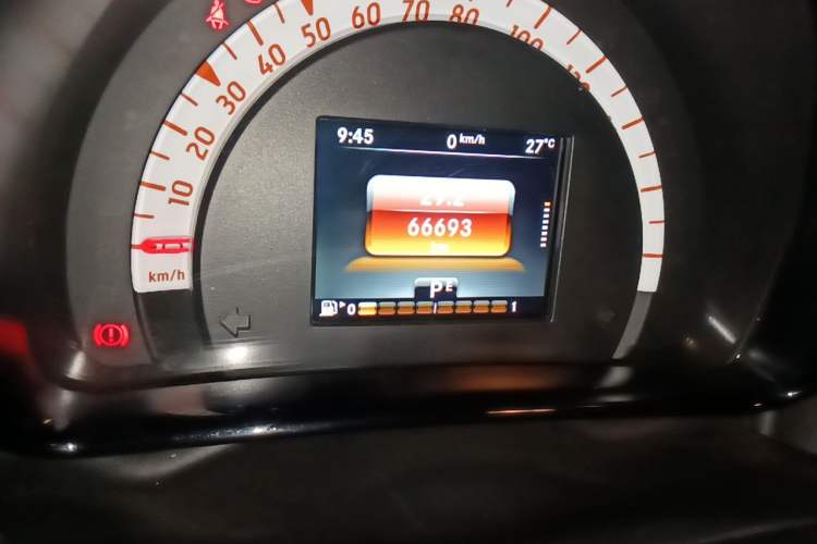 Used smart forfour 2016 1.0L 52 kW Dynamic Edition Odometer Close Up