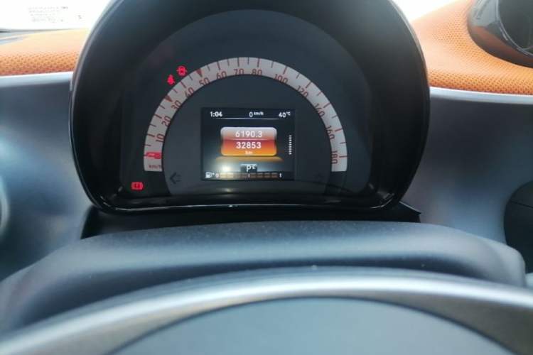 Used smart forfour 2016 1.0L 52 kW Passion Edition Odometer Close Up