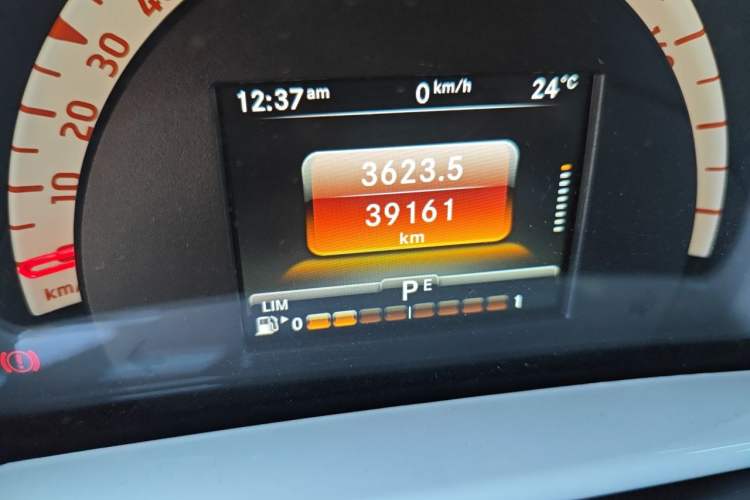 Used smart forfour 2016 1.0L 52 kW Passion Edition Odometer Close Up