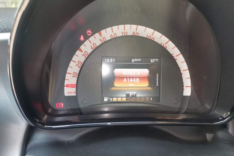 Used smart forfour 2016 1.0L 52 kW Passion Edition Odometer Close Up