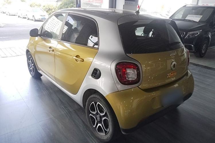 Used smart forfour 2016 0.9T 66 kW Pioneer Edition Rear Left 45 Deg