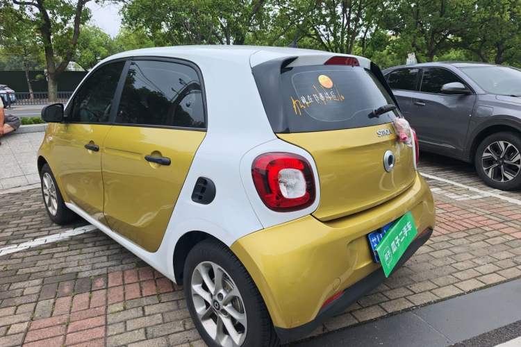 Used smart forfour 2016 1.0L 52 kW Dynamic Edition Rear Left 45 Deg