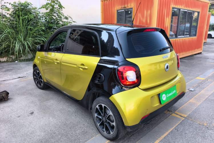 Used smart forfour 2016 1.0L 52 kW Passion Edition Rear Left 45 Deg