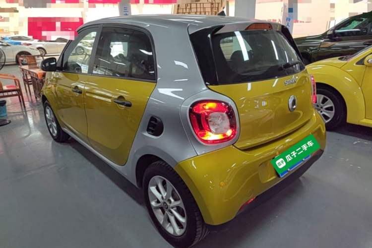 Used smart forfour 2016 1.0L 52 kW Dynamic Edition Rear Left 45 Deg
