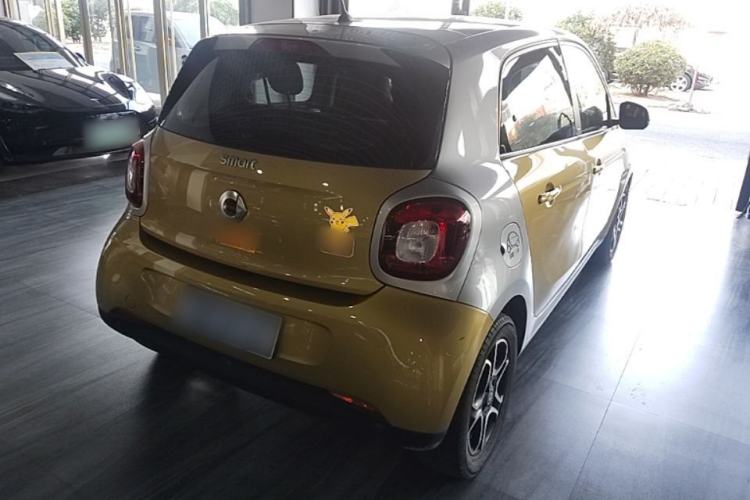 Used smart forfour 2016 0.9T 66 kW Pioneer Edition Rear Right 45 Deg