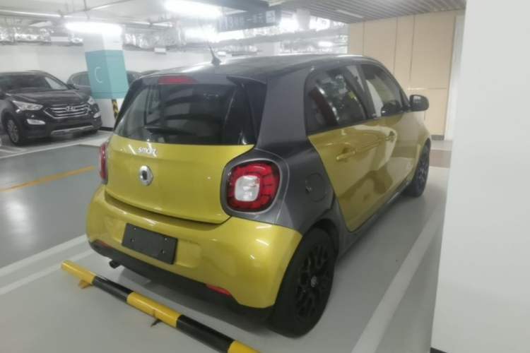 Used smart forfour 2016 0.9T 66 kW Special Edition Rear Right 45 Deg