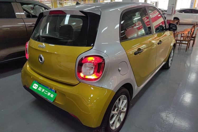 Used smart forfour 2016 1.0L 52 kW Dynamic Edition Rear Right 45 Deg