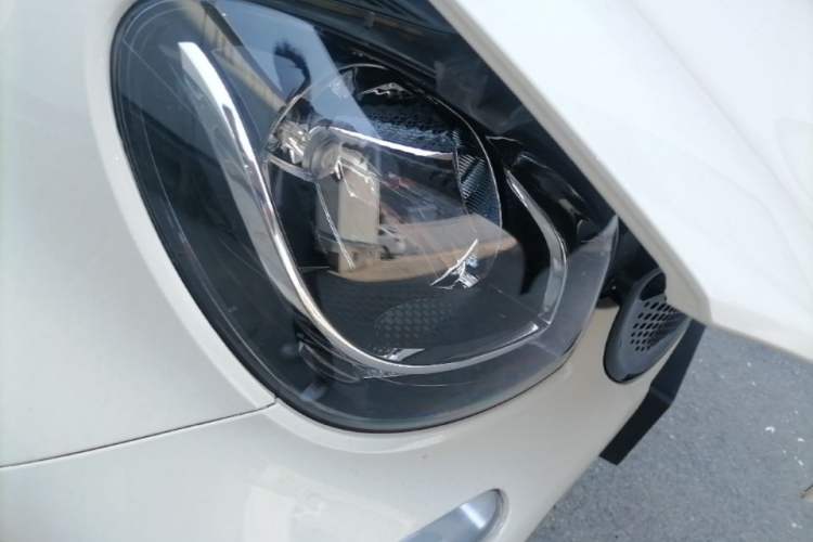 Used smart forfour 2016 1.0L 52 kW Passion Edition Right Front Headlight