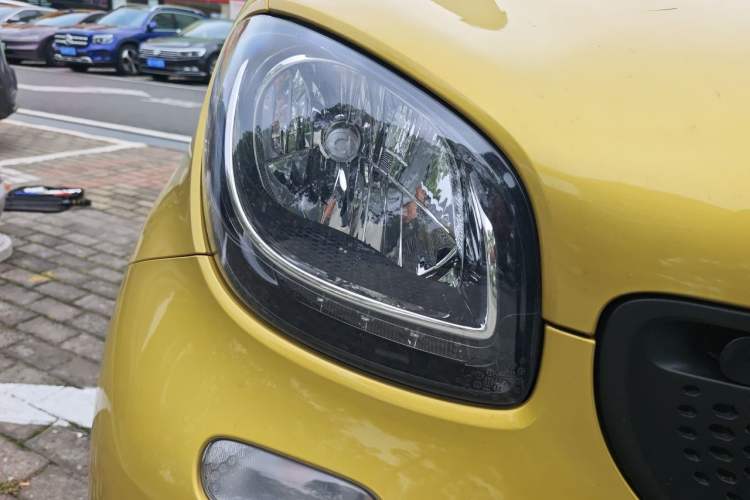Used smart forfour 2016 1.0L 52 kW Dynamic Edition Right Front Headlight