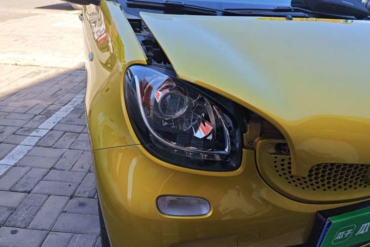 Used smart forfour 2016 1.0L 52 kW Passion Edition Right Front Headlight