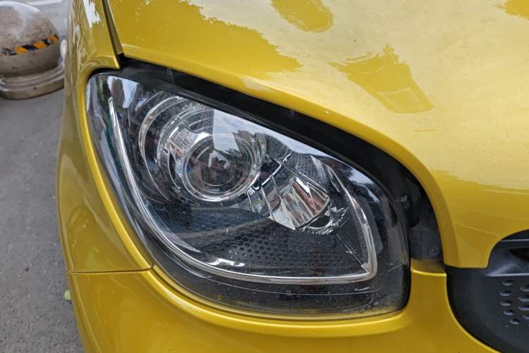 Used smart forfour 2016 1.0L 52 kW Dynamic Edition Right Front Headlight
