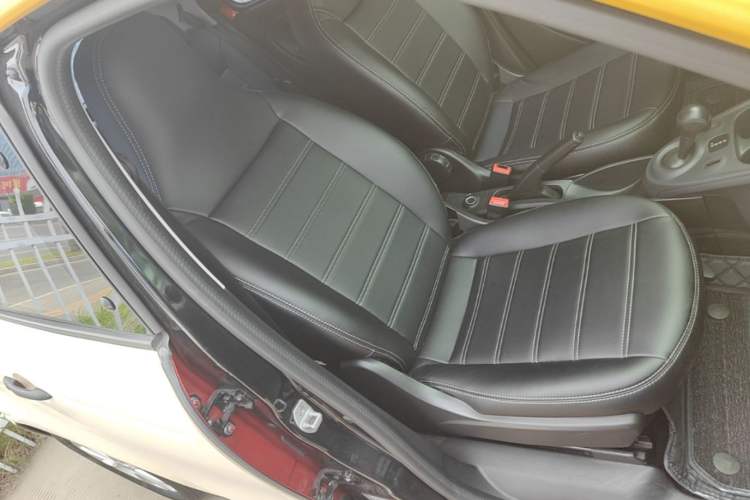Used smart forfour 2016 1.0L 52 kW Dynamic Edition Right Front Seat