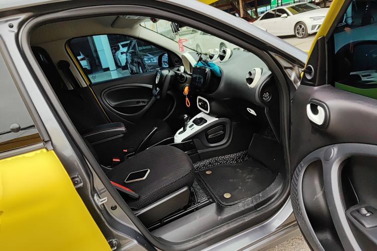 Used smart forfour 2016 1.0L 52 kW Dynamic Edition Right Front Seat