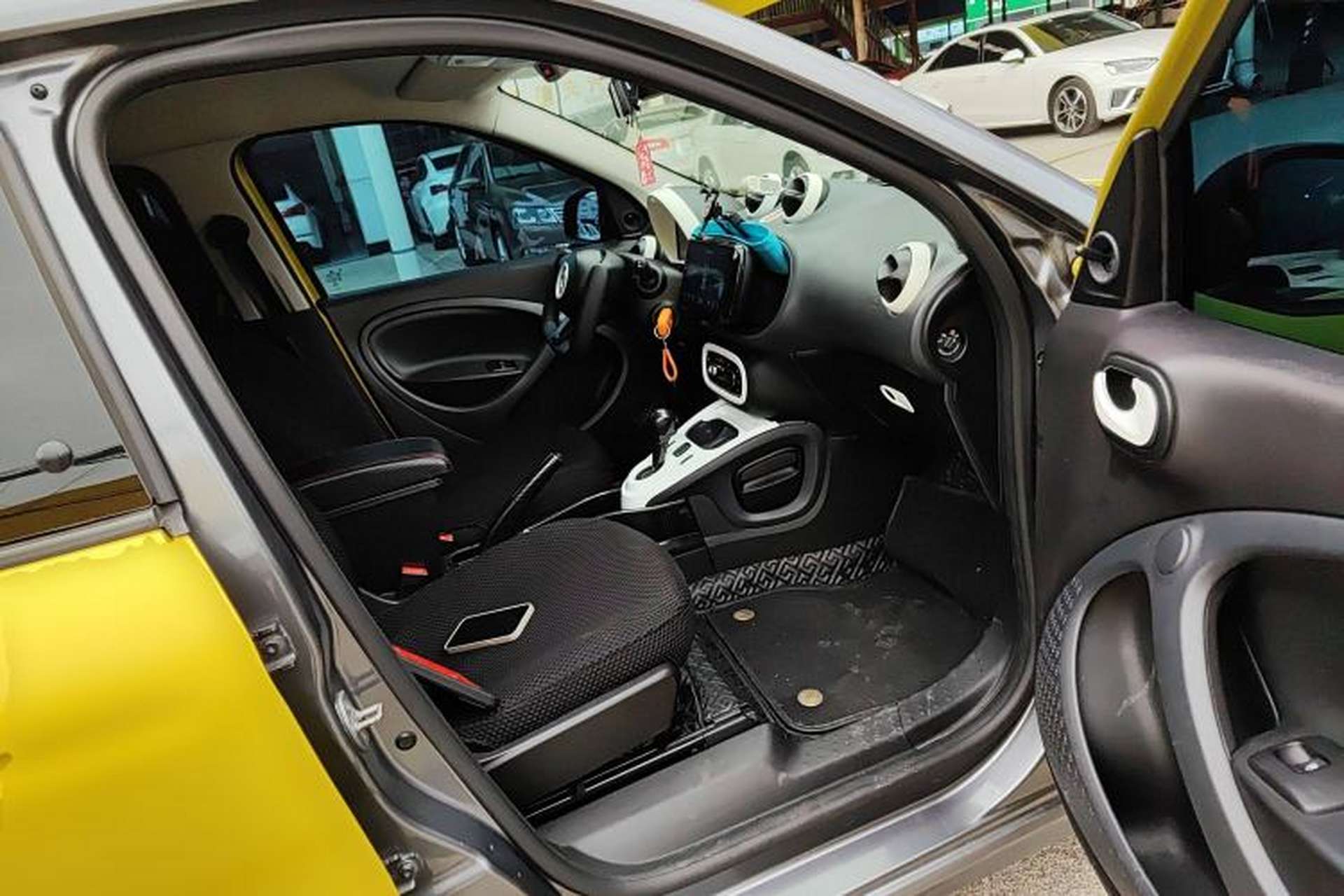 Used smart forfour 2016 1.0L 52 kW Dynamic Edition Right Front Seat
