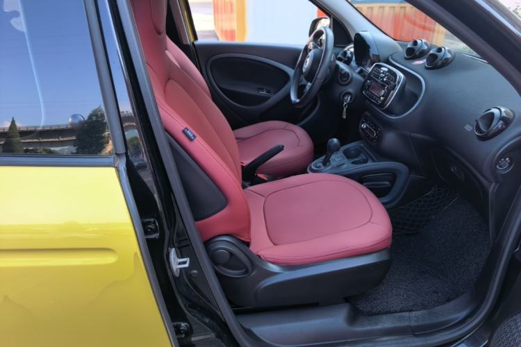 Used smart forfour 2016 1.0L 52 kW Passion Edition Right Front Seat