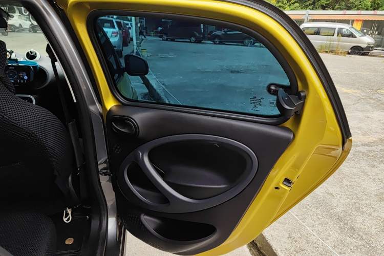 Used smart forfour 2016 1.0L 52 kW Dynamic Edition Right Rear Door Interior