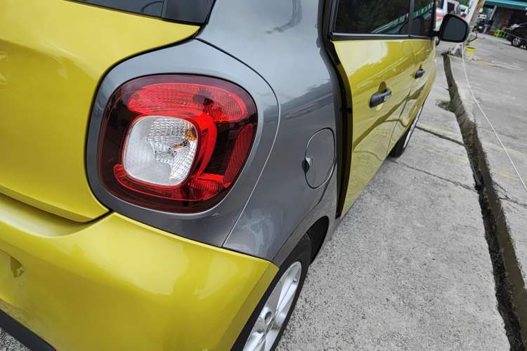 Used smart forfour 2016 1.0L 52 kW Dynamic Edition Right Rear Taillight