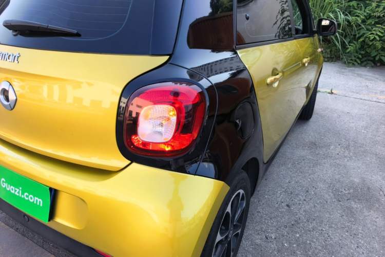 Used smart forfour 2016 1.0L 52 kW Passion Edition Right Rear Taillight