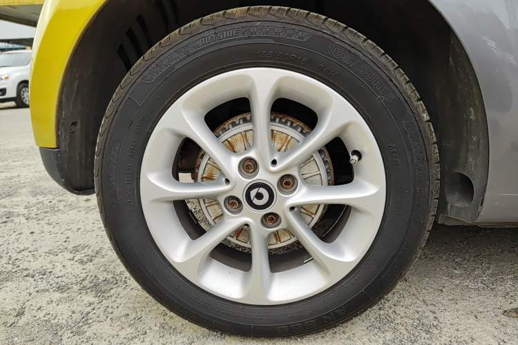Used smart forfour 2016 1.0L 52 kW Dynamic Edition Right Rear Wheel Hub