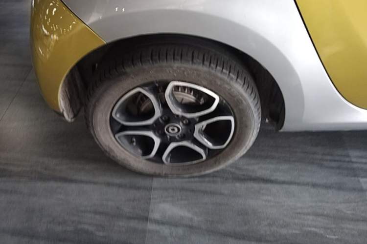Used smart forfour 2016 0.9T 66 kW Pioneer Edition Right Rear Wheel Hub
