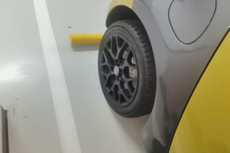 Used smart forfour 2016 0.9T 66 kW Special Edition Right Rear Wheel Hub