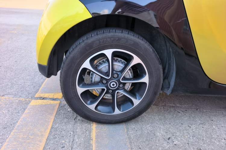 Used smart forfour 2016 1.0L 52 kW Passion Edition Right Rear Wheel Hub