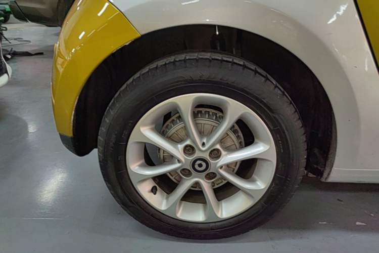 Used smart forfour 2016 1.0L 52 kW Dynamic Edition Right Rear Wheel Hub