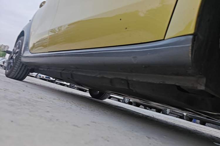 Used smart forfour 2016 0.9T 66 kW Pioneer Edition Right Side Sill
