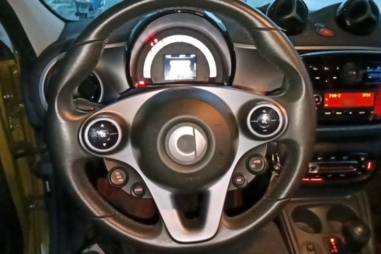 Used smart forfour 2016 1.0L 52 kW Dynamic Edition Steering Wheel