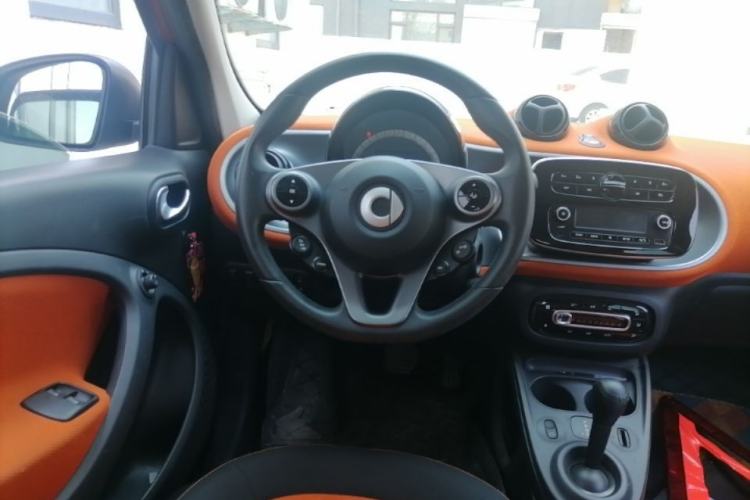 Used smart forfour 2016 1.0L 52 kW Passion Edition Steering Wheel