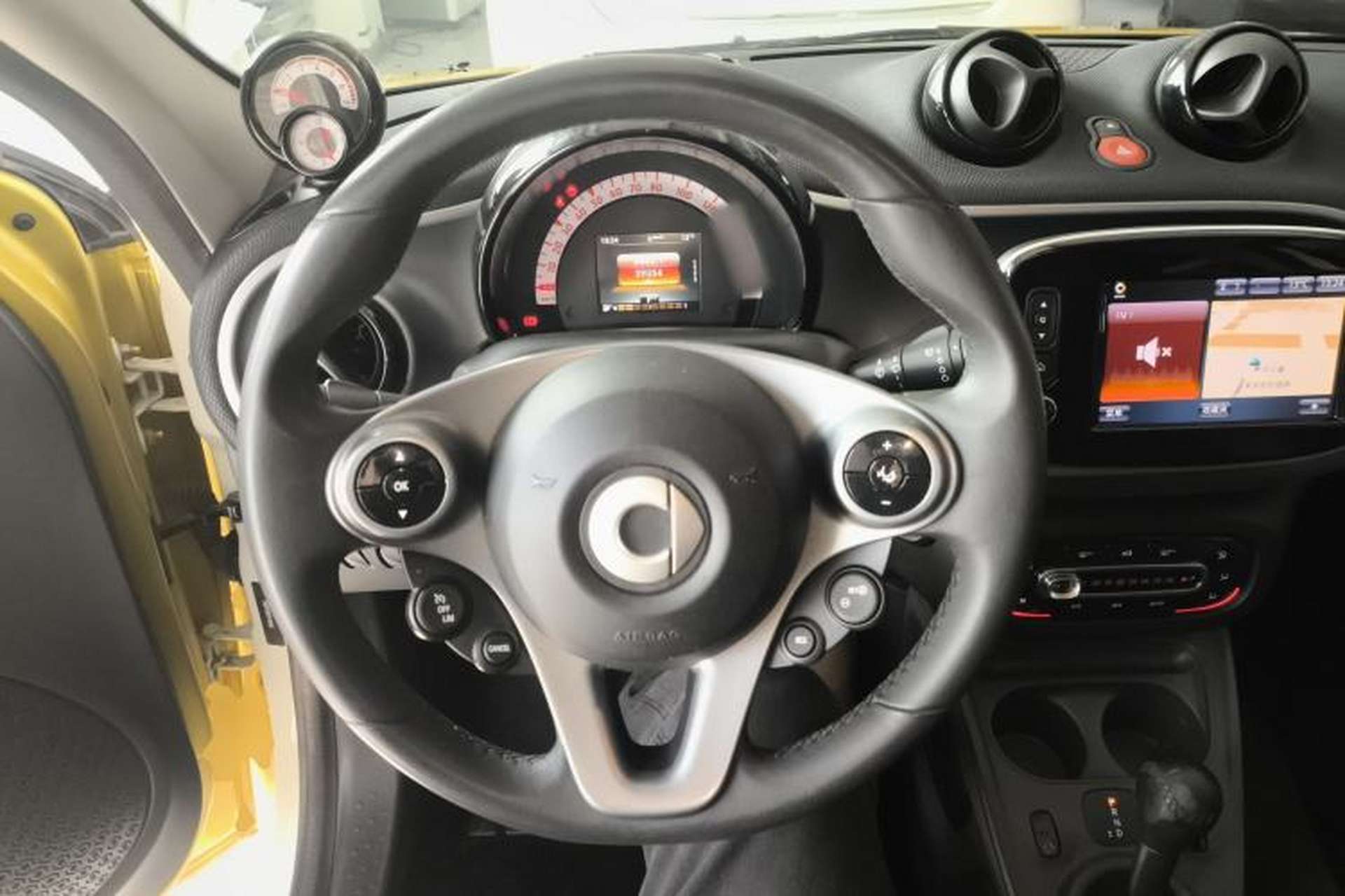 Used smart forfour 2016 0.9T 66 kW Pioneer Edition Steering Wheel