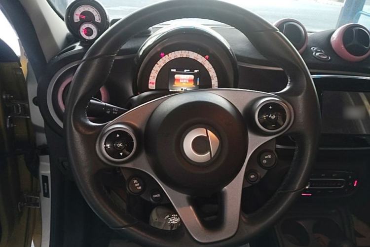 Used smart forfour 2016 0.9T 66 kW Pioneer Edition Steering Wheel