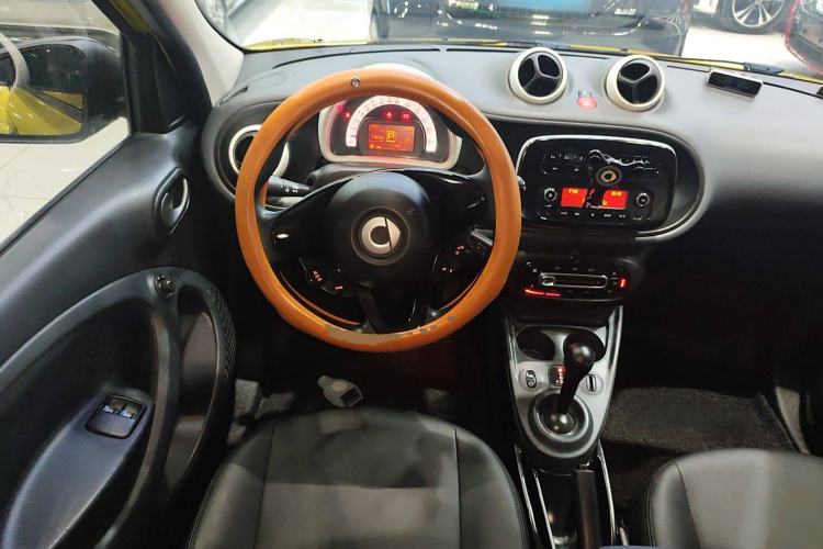 Used smart forfour 2016 1.0L 52 kW Dynamic Edition Steering Wheel