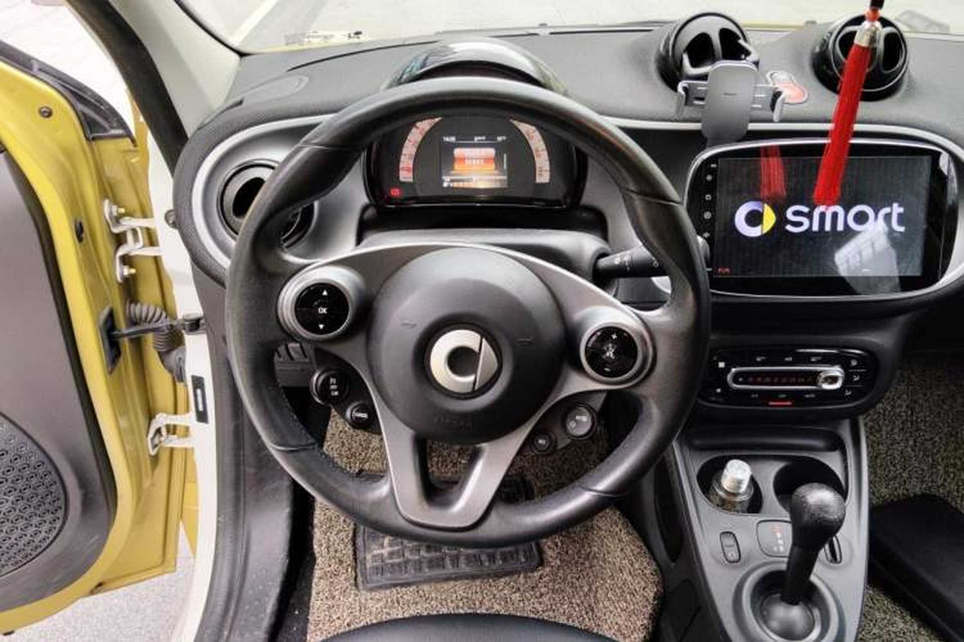 Used smart forfour 2016 1.0L 52 kW Passion Edition Steering Wheel