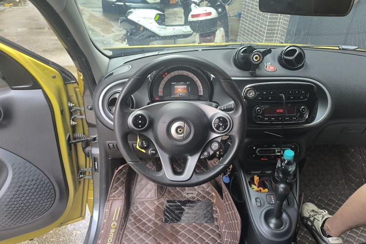 Used smart forfour 2016 1.0L 52 kW Passion Edition Steering Wheel
