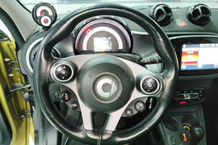 Used smart forfour 2016 0.9T 66 kW Pioneer Edition Steering Wheel