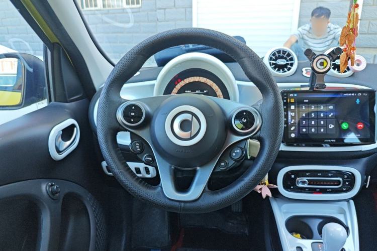 Used smart forfour 2016 1.0L 52 kW Passion Edition Steering Wheel
