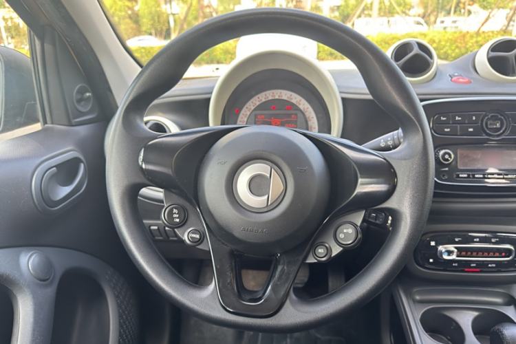 Used smart forfour 2016 1.0L 52 kW Dynamic Edition Steering Wheel