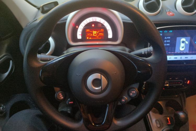 Used smart forfour 2016 1.0L 52 kW Dynamic Edition Steering Wheel