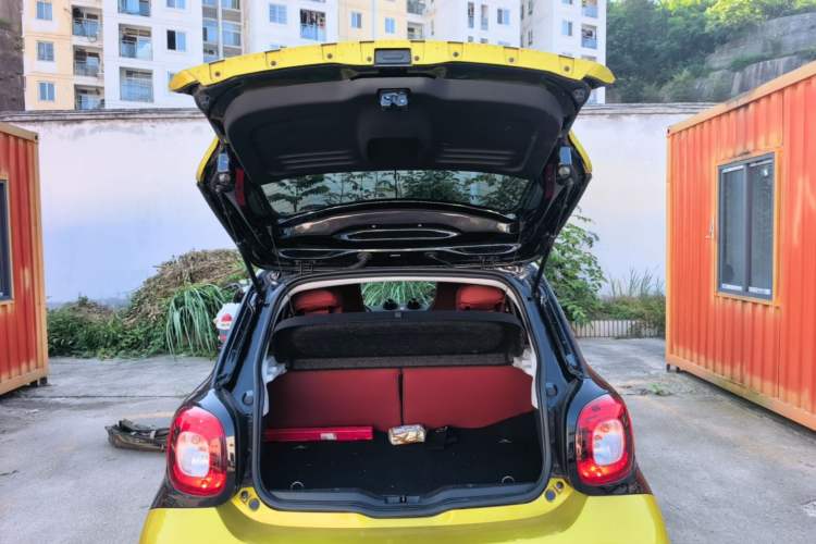 Used smart forfour 2016 1.0L 52 kW Passion Edition Trunk