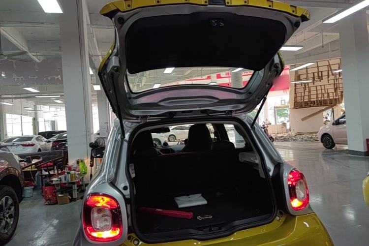 Used smart forfour 2016 1.0L 52 kW Dynamic Edition Trunk