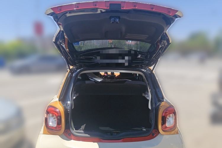 Used smart forfour 2016 1.0L 52 kW Passion Edition Trunk