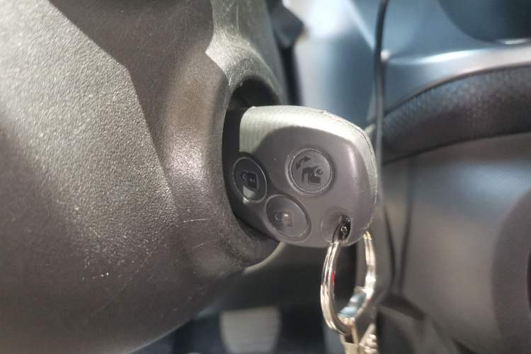 Used smart forfour 2016 1.0L 52 kW Passion Edition Vehicle Key