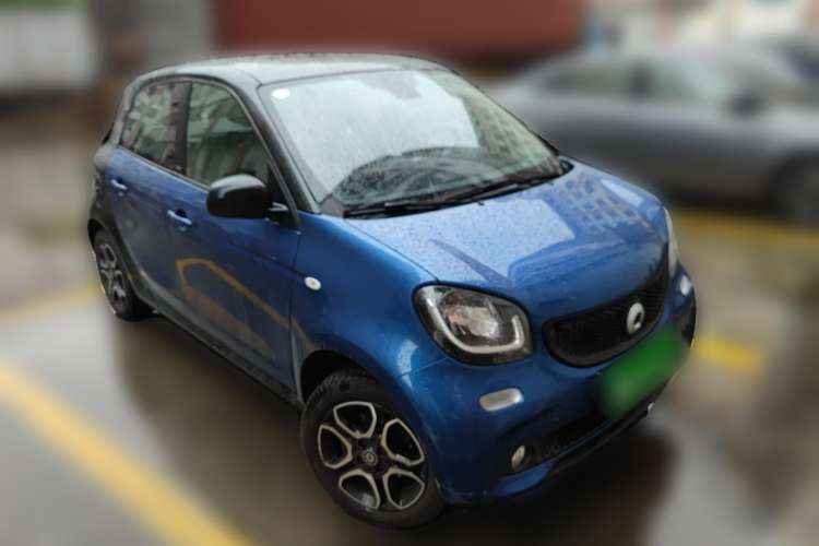 Used smart forfour 2017 0.9T 66kW Beloved Special Edition Front Right 45 Deg