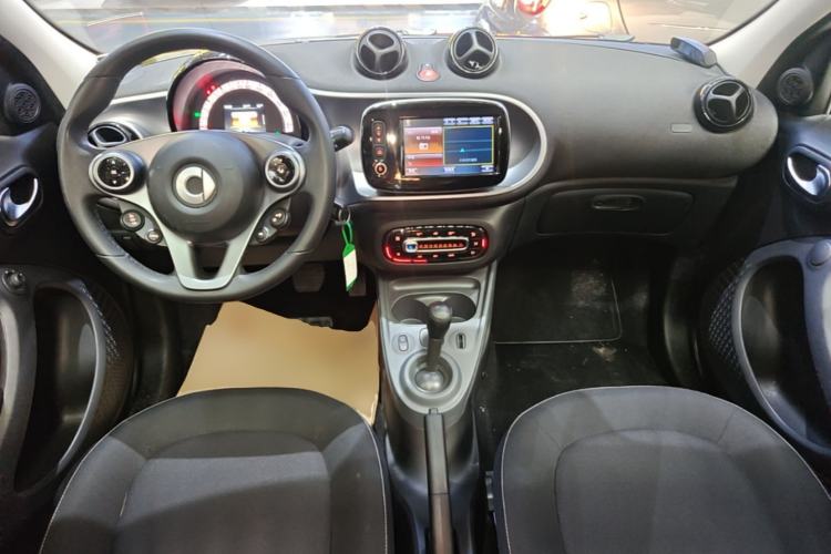 Used smart forfour 2017 0.9T 66kW Beloved Special Edition Center Console