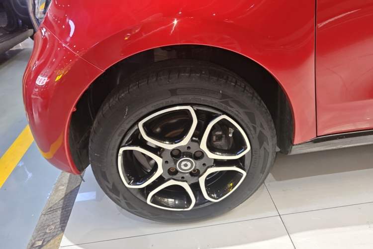 Used smart forfour 2017 0.9T 66kW Beloved Special Edition Left Front Wheel Hub