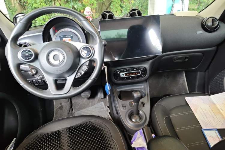 Used smart forfour 2017 0.9T 66kW Beloved Special Edition Center Console