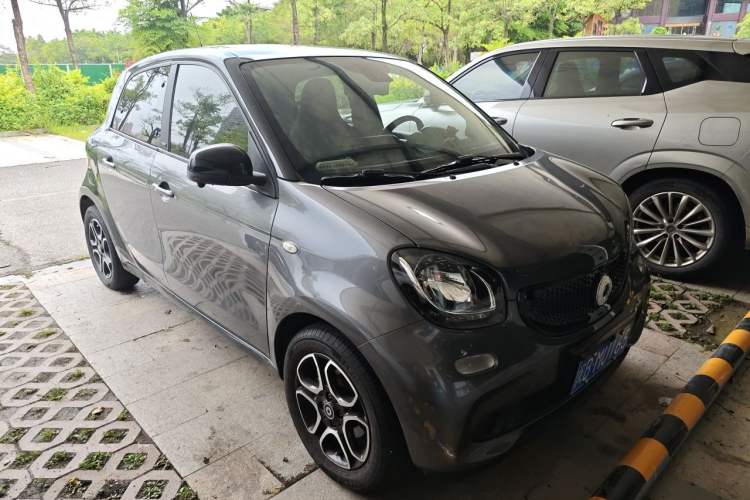 Used smart forfour 2017 0.9T 66kW Beloved Special Edition Front Right 45 Deg